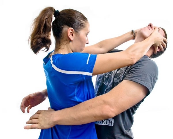 Tự vệ bằng hành động để tạo cơ hội trốn thoát