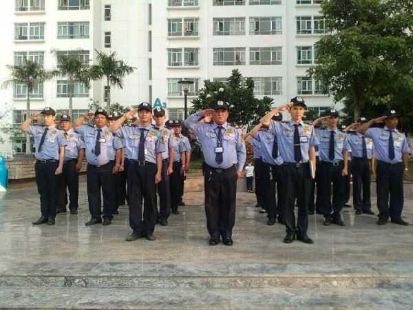 Bảo vệ giúp đảm bảo an ninh trật tự, an toàn khu vực khỏi những đối tượng xấu