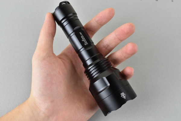 Đèn pin giúp truyền đi tín hiệu cầu cứu